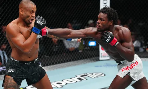 UFC 329: Damian Pinas hạ đo ván Cesar Almeida bằng một cú đấm quyết định