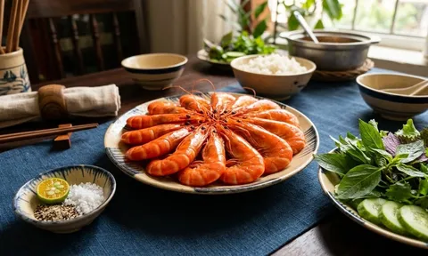 Luộc tôm nước sôi hay nước lạnh đều chưa đúng: Bí quyết giúp tôm đỏ au, ngọt thịt như nhà hàng