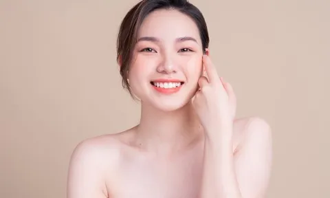 Muốn rãnh cười xuất hiện chậm hơn? 3 thói quen giúp duy trì làn da săn chắc sau tuổi 30