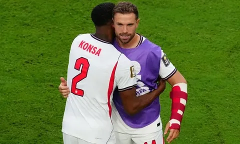Jordan Henderson gây bão vì mặc đủ bộ thi đấu dù đang chấn thương