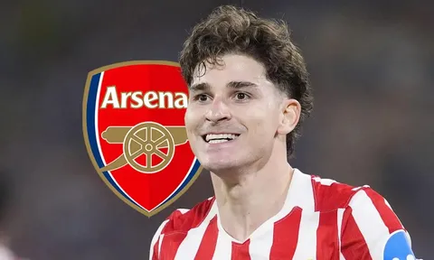 Atletico bật đèn xanh, Arsenal rộng cửa đón Alvarez