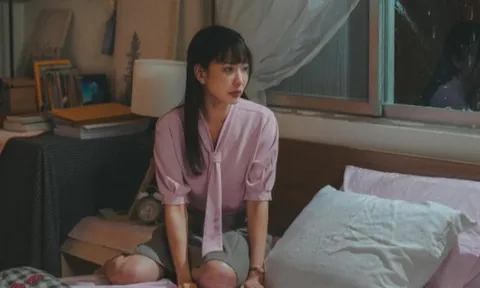 Anh rể và chị gái đến chơi vài hôm, khi dọn nhà tôi đờ đẫn khi nhìn tờ giấy bỏ lại trong phòng