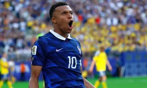 Kylian Mbappe đã là cầu thủ Pháp vĩ đại nhất lịch sử?