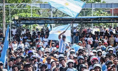 CĐV Anh lép vế trước 50 ngàn fan Argentina tại bán kết
