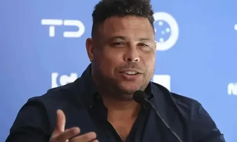 Ronaldo ra mặt bảo vệ khi Neymar bị ép chốt tương lai