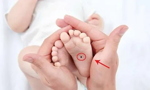 Bàn chân có 4 nốt ruồi này may mắn, càng già càng giàu có