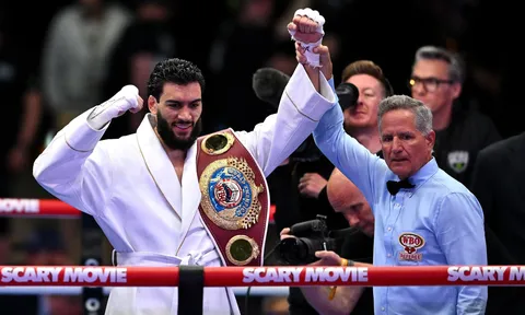 Cú chót của Matchroom: Hamzah Sheeraz và Josh Kelly bảo vệ đai thế giới tại sự kiện Joshua đối đầu Prenga