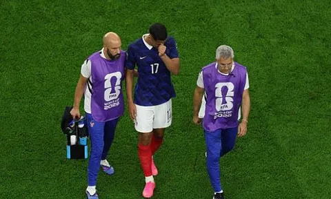 Saliba than bị hỏng lưng khi rời sân bán kết World Cup