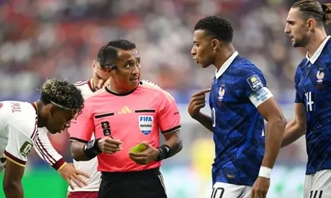 Lỡ vé chung kết World Cup, HLV Deschamps chỉ trích trọng tài