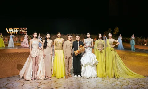 Phủ 4 tấn lúa thật lên runway VBFF: "Cú đánh cược" đầy duy mỹ của đạo diễn Hoàng Nhật Nam