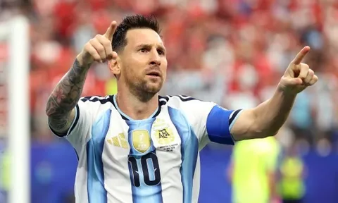 Cựu sao Argentina cảnh báo Tuchel đừng cố bắt chết Messi