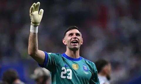 Emiliano Martinez bóc mẽ sai lầm chiến thuật của tuyển Anh
