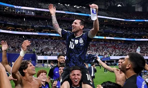 Lionel Messi và hố đen tử thần nuốt chửng giấc mơ của người Anh