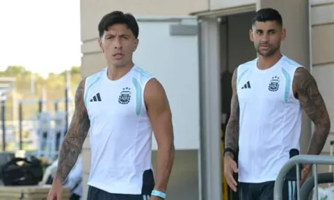 Romero đáp trả gắt gao nhận xét "ngu ngốc" của Gary Neville