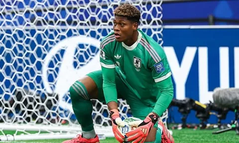 Bán Darlow cho MU, Leeds nhắm Zion Suzuki trấn giữ khung thành