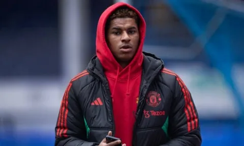 HLV Carrick trao cơ hội cuối cho Rashford tại MU