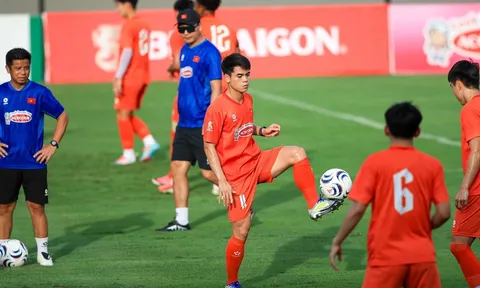Văn Khang lỡ hẹn ASEAN Championship 2026 vì chấn thương