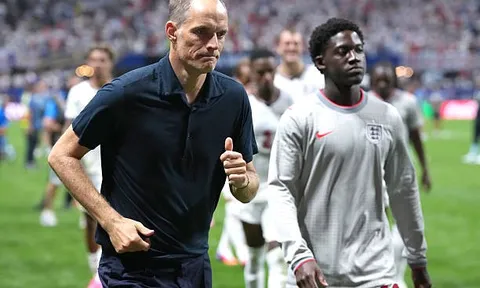 Neville tin chắc Mainoo sẽ chất vấn HLV Tuchel