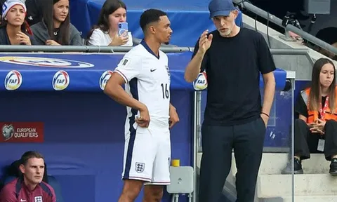 Tuchel có hối hận khi gạt bỏ Alexander-Arnold?