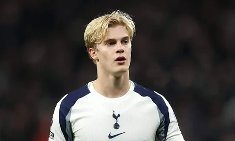 Tottenham từ chối bán Lucas Bergvall cho Nottingham Forest