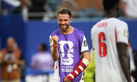 Brentford làm CĐV bật cười vì Jordan Henderson