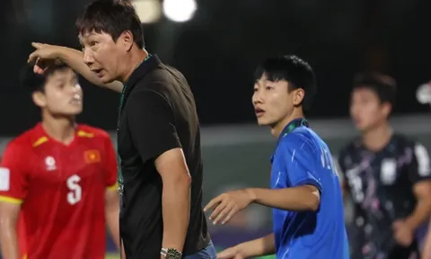 HLV Kim Sang-sik ưu tiên xây 'tấm khiên' cho tuyển Việt Nam