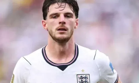 Graeme Souness khẳng định Declan Rice nên đá trung vệ