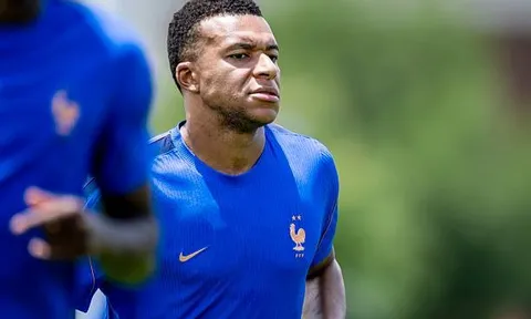 Mbappe cần phải làm gì để sánh ngang Messi và Ronaldo?