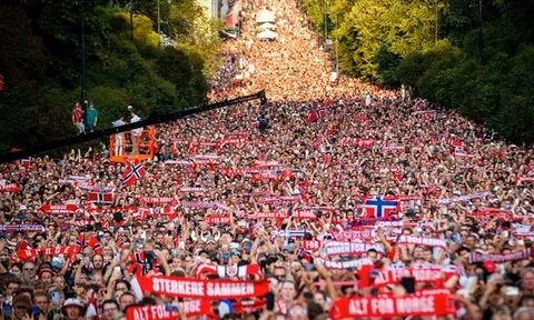 Biển người chào đón tuyển Na Uy về nước sau chiến tích World Cup 2026