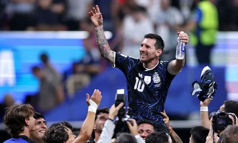 Argentina trọn vẹn ôm lấy Messi sau hai thập kỷ chờ đợi