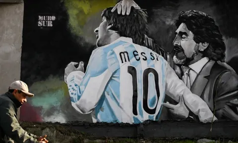 Messi liệu đã vượt qua người thầy vĩ đại Maradona?