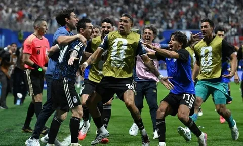 Người hâm mộ và giới giải trí Anh nổi giận với Argentina