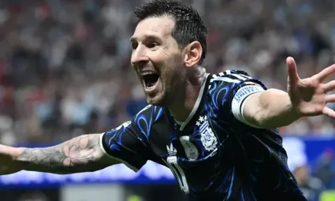 Iniesta nhận xét phong tỏa Messi là điều bất khả thi