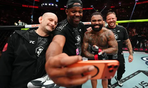 Jon Jones gạt phăng ý tưởng đấu quyền anh với Usyk: "Nếu bị nhốt chung phòng, thế giới đều biết chuyện gì sẽ xảy ra"