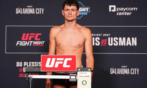 Kết quả buổi cân ký UFC Oklahoma City: Dricus du Plessis và Kamaru Usman đạt chuẩn, Chase Hooper lố cân