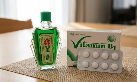 Trộn dầu gió với Vitamin B1: Mẹo cực hay giải quyết ngay nỗi ám ảnh của mọi gia đình khi mùa mưa tới
