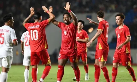 "Vũ điệu Samba rực lửa" giúp tuyển Việt Nam bay cao trước ASEAN Cup
