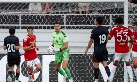 Thủ môn Radek Vitek công khai muốn rời Man Utd