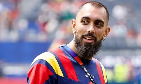 Iglesias miễn cưỡng bắt tay Donald Trump tại World Cup 2026