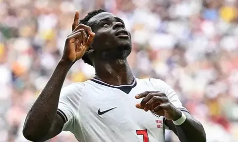 Cú hat-trick của Saka là lời hồi đáp rõ ràng dành cho Tuchel