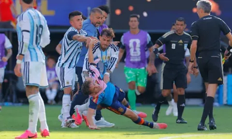 Hỗn loạn cảnh Molina đấm Rodri, bóp cổ Gavi sau chung kết World Cup