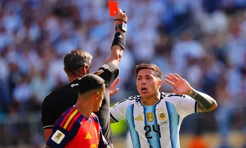 Enzo Fernandez làm xấu xí ngày chia tay của Lionel Messi