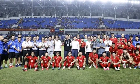 Lãnh đạo Thái Nguyên và VFF xuống sân động viên tuyển Việt Nam