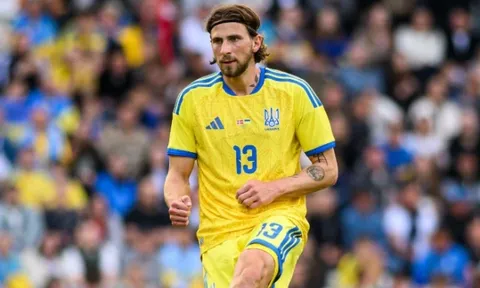 Andoni Iraola muốn đưa hậu vệ Zabarnyi về Liverpool