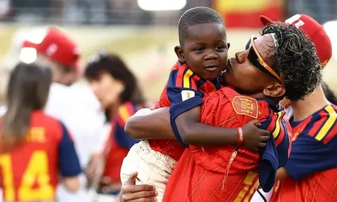 Cậu em trai siêu đáng yêu của Lamine Yamal "gây bão" tại World Cup 2026