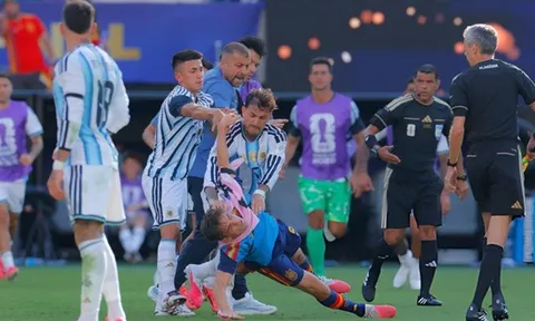 Hình ảnh xấu xí của cầu thủ Argentina sau chung kết World Cup 2026