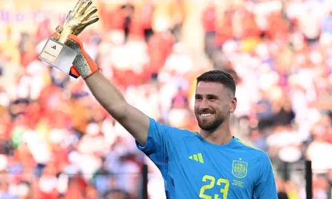 Unai Simon gọi chức vô địch World Cup là sự điên rồ