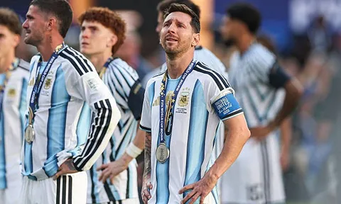 Messi rơi lệ và dấu chấm hết cho kỷ nguyên thống trị của Argentina