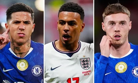 Xabi Alonso tìm cách kết hợp Morgan Rogers và Cole Palmer