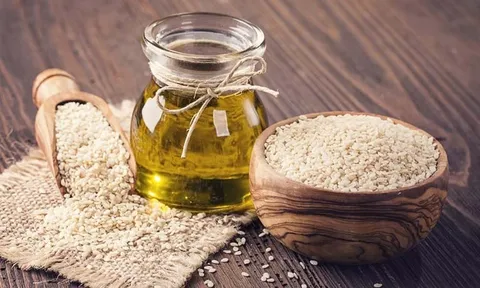 Dầu mè có thực sự giúp tóc khỏe và mềm mượt? Cách sử dụng đúng để chăm sóc tóc tại nhà